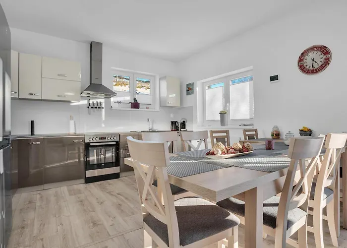 Ctyrlistek アパート Loučná pod Klínovcem